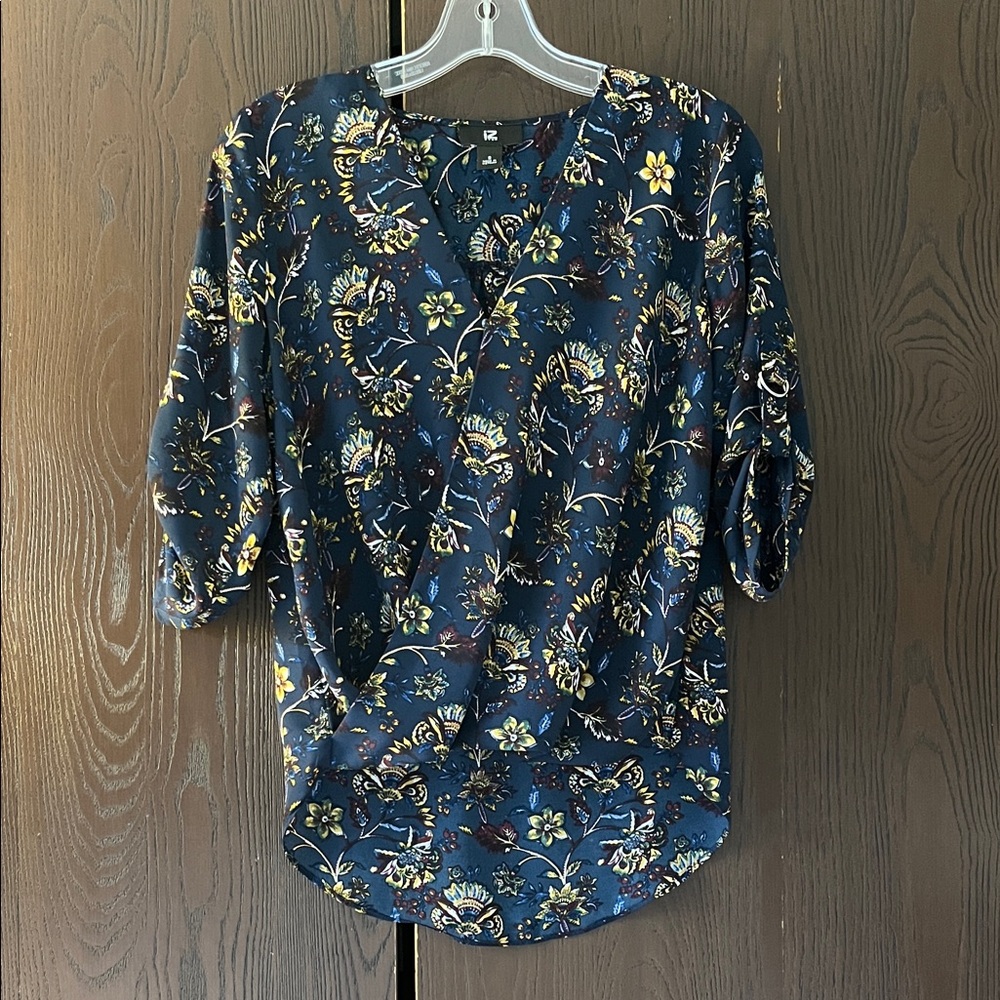 IZ Byer 3/4 sleeved navy top with floral patttern. Size Small